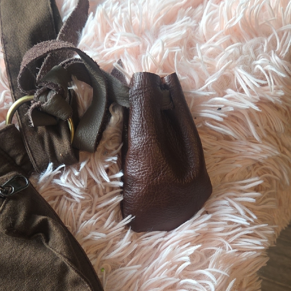 Brown Leaf-Shaped Crossbody Bag - Picture 4 of 5